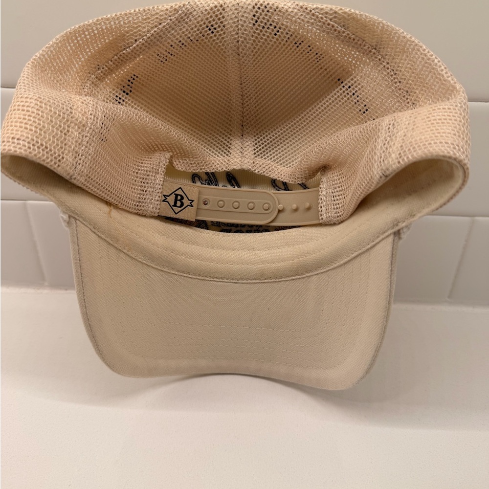 Burlebo Cream Tackle Shop Cap with Fish Design - Picture 3 of 3